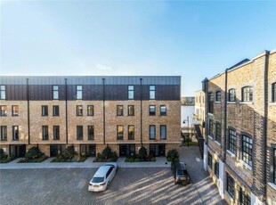 2 bedroom penthouse for rent in Palace Wharf, Rainville Road, London, W6