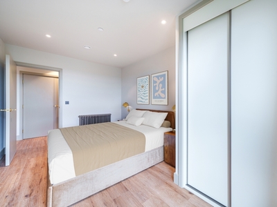 2 bedroom property to let in 18, Ashley Road, Tottenham Hale, N17