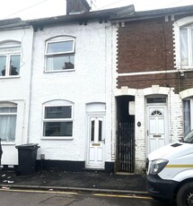 2 bedroom terraced house for rent in Stanley Street, Luton, Bedfordshire, LU1