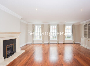 2 bedroom town house for rent in Farrier Walk, London, SW10