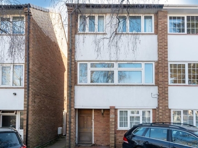 3 Bed Flat/Apartment For Sale in Windsor, Berkshire, SL4 - 4901055