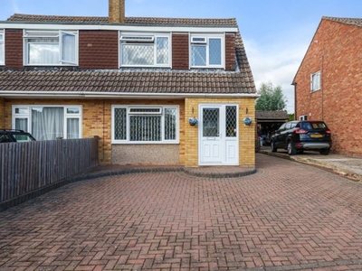 3 Bed House For Sale in Paynesdown Road, Thatcham, RG19 - 5173978