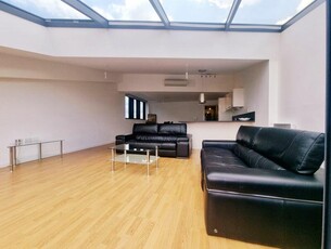 3 bedroom apartment for rent in Mann Island, Liverpool, L3