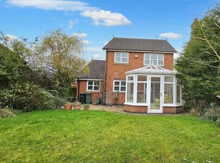 3 bedroom detached house for sale in James Gavin Way, Oadby, LE2