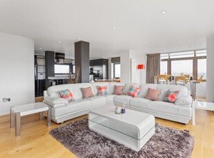 3 bedroom flat for rent in Ravelston House Park, Ravelston, Edinburgh, EH4