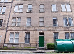 3 bedroom flat for rent in South Oxford Street, Edinburgh, EH8