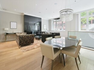 3 bedroom flat for rent in Sterling Mansions, Leman Street, London, E1