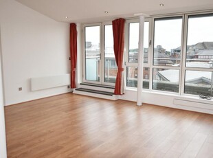 3 bedroom penthouse for rent in Number One Fletcher Gate, Adams Walk, Nottingham, Nottinghamshire, NG1 1QR, NG1