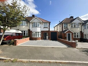 3 bedroom semi-detached house for rent in Walcot Avenue, Luton, LU2
