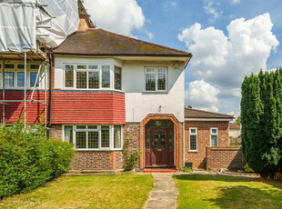 3 Bedroom Semi-detached House For Sale In Bromley