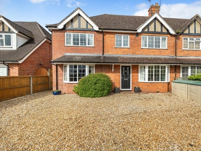 4 Bed Cottage For Sale in Thatcham, Berkshire, RG18 - 5397855