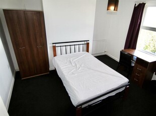 4 bedroom apartment for rent in Arboretum, Nottingham, NG7