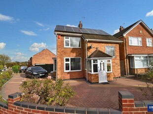 4 bedroom detached house for sale in Skelton Drive, Leicester, LE2