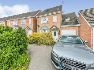4 bedroom detached house for sale in Thomas Close, Braunstone Town, Leicester, LE3