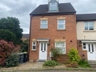 4 bedroom end of terrace house for rent in Lewsey Close, Beeston, Nottingham, NG9