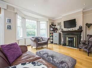 4 bedroom flat for rent in Clapham Common West Side,
Between the Commons, SW4