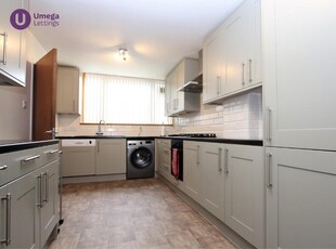 4 bedroom flat for rent in Hillpark Loan, Blackhall, Edinburgh, EH4