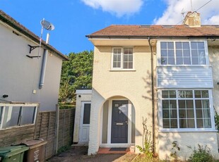 4 bedroom semi-detached house for rent in Folly Lane, St Albans, AL3