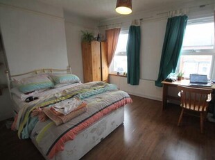 4 Bedroom Semi-detached House For Rent In Uxbridge
