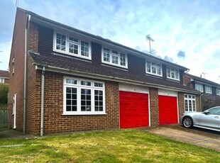 4 Bedroom Semi-detached House For Sale In Aldershot