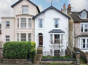 4 Bedroom Semi-detached House For Sale In Gravesend, Kent