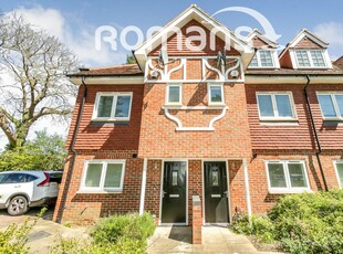 4 bedroom terraced house for rent in Oxford Road, RG31