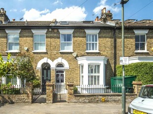 4 bedroom terraced house for rent in Raleigh Road, Richmond, Surrey, TW9