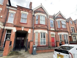 4 bedroom villa for sale in St. Albans Road, Off London Road, Leicester, LE2