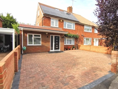 5 Bed House To Rent in Windsor, Berkshire, SL4 - 632