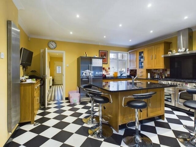 5 Bedroom Detached House For Sale In Edgware