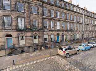 5 bedroom flat for rent in East Claremont Street, New Town, Edinburgh, EH7