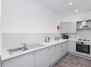 5 bedroom flat for rent in Hermand Terrace, Slateford, Edinburgh, EH11
