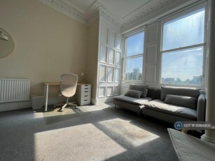 5 bedroom flat for rent in Leamington Terrace, Edinburgh, EH10