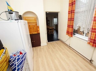 5 bedroom flat for rent in Pershore Road, Selly Park, Birmingham, B29