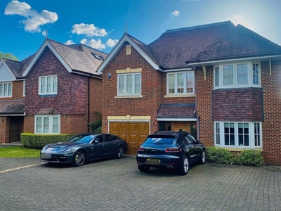 6 Bed House For Sale in Watford, Hertfordshire, WD19 - 5407952