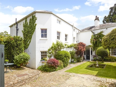 6 bedroom property for sale in Old Esher Road, WALTON