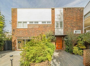 6 bedroom terraced house for rent in Lord Chancellor Walk, Kingston Upon Thames, KT2