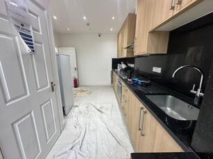 7 bedroom terraced house for rent in Uxbridge Road, Southall, UB1