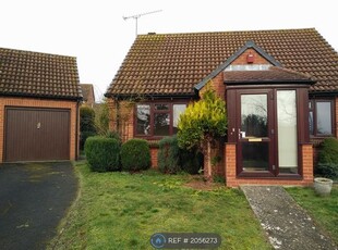 Bungalow to rent in Parsley Close, Reading RG6