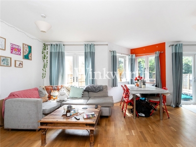 Carlingford Road, London, N15 2 bedroom flat/apartment in London