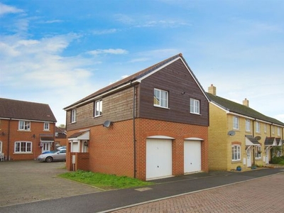 Detached house to rent in Cleveland Road, Swindon SN5
