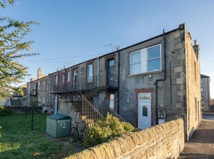 Detached house to rent in Saughton Avenue, Edinburgh EH11