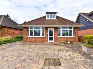 Detached house to rent in Southview Road, Marlow SL7