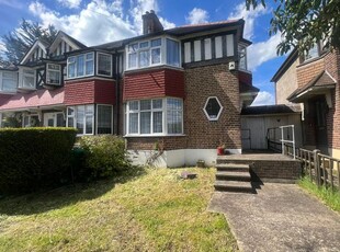 End terrace house to rent in Chigwell Road, Woodford Green IG8
