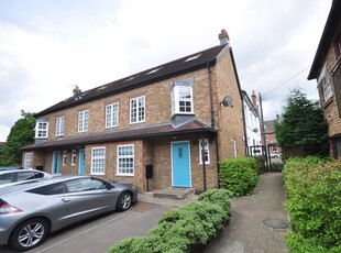 End terrace house to rent in High Street, Handcross, Haywards Heath RH17