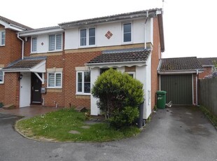 End terrace house to rent in Hunters Way, Cippenham, Slough SL1