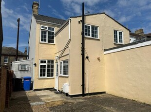 End terrace house to rent in London Road South, Lowestoft NR33