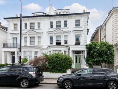Flat for sale in Belsize Park Gardens, London NW3