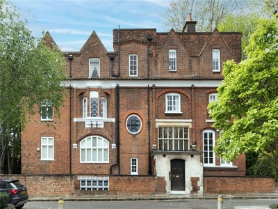 Flat for sale in Holland Park Road, London W14