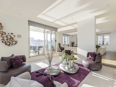 Flat for sale in King's Quay, Chelsea Harbour, London SW10